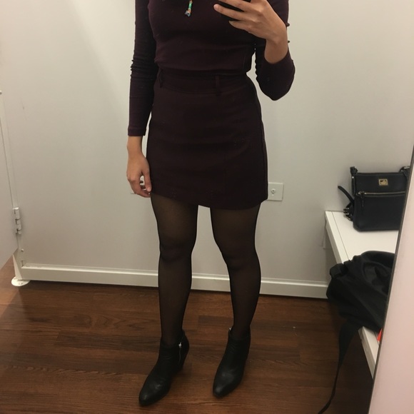 EXPRESS maroon mini skirt - 00 - form fitting - Picture 2 of 6